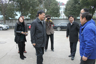 市委常委、高新區(qū)工委書記莊光明來我公司慰問勞模