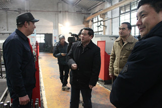 市委常委、市總工會主席劉學(xué)甫同志來我公司慰問全國勞模