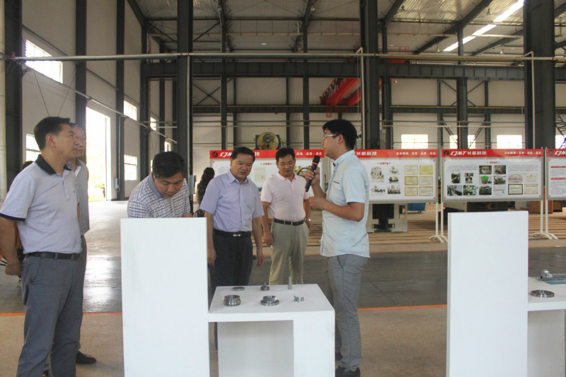 市人大常委會(huì)黨組書記、副主任劉學(xué)甫一行蒞臨宜昌長(zhǎng)機(jī)科技調(diào)研